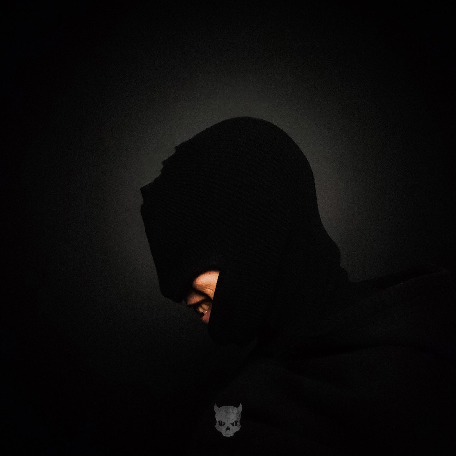 Слушать Noir Diablo — ГРАФИТ на всех площадках
